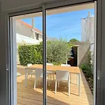 Villa Centre-ville, Proche