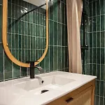Centre-ville, Proche Villa *