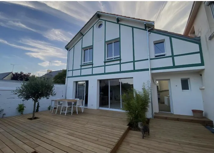 Villa Centre-ville, Proche